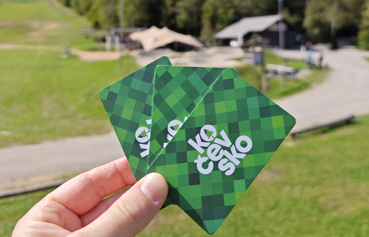 Med gozdovi in stezami Kočevja: ko tehnologija poganja kolesarsko izkušnjo