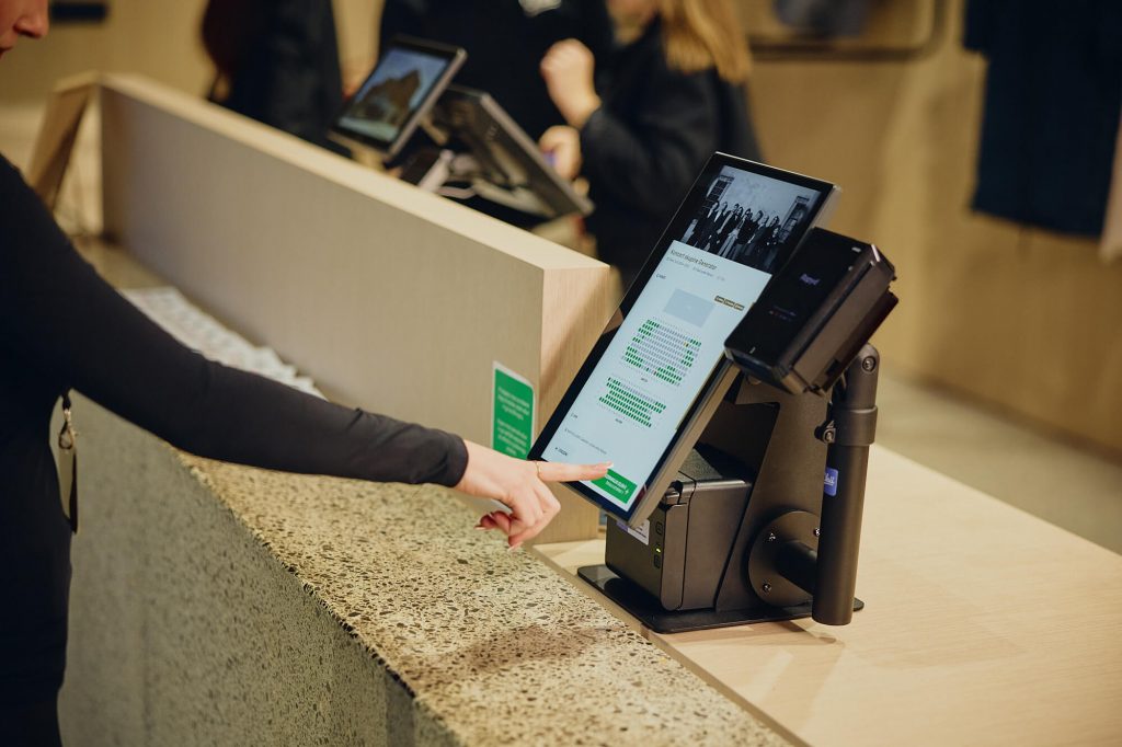 Nakup vstopnic na kiosku